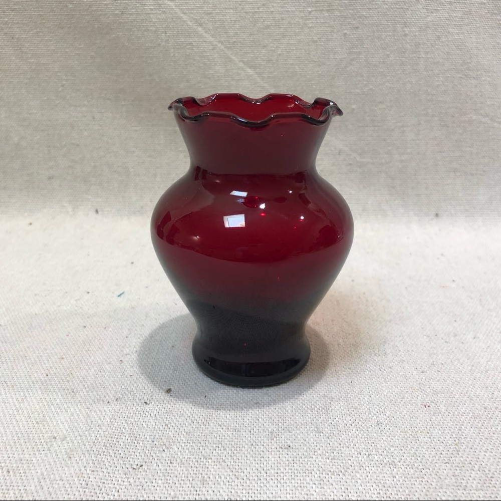 ❤️ Small Cranberry Red Vase